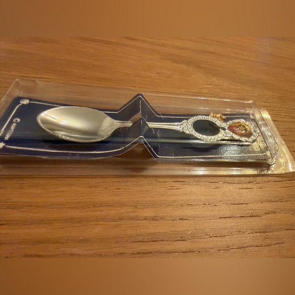 Vintage Collectible Souvenir Spoon – Silver Tone – New in Original Package - Picture 4 of 6